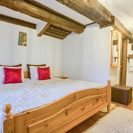 4 Bdr House Monument Of Culture & Architecture By Flat Mаnаger Διαμέρισμα *