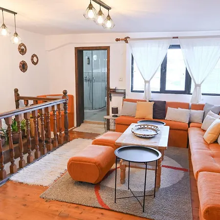 4 Bdr House Monument Of Culture & Architecture By Flat Mаnаger Διαμέρισμα *